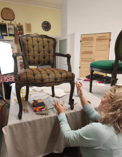 fotel stylowy wykonany na kursie tapicerskim