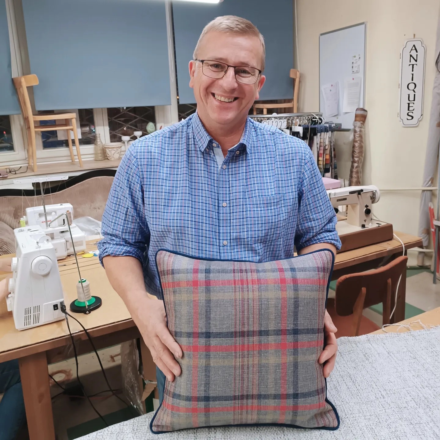 kursant ze swoja poduszka