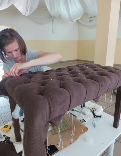 kursantka wykonuje pikowanie