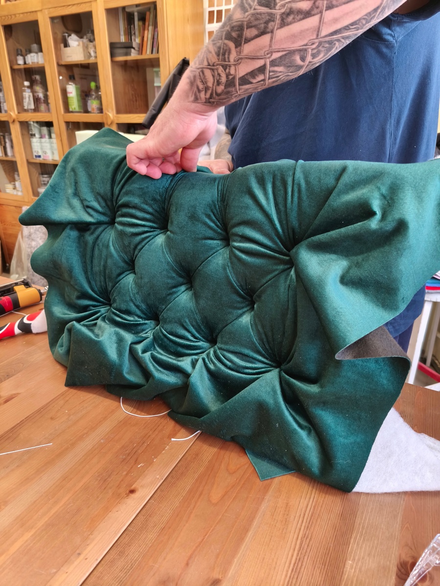 podnozek w kolorze butelkowym