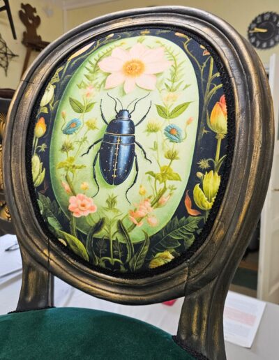 oparcie krzesla medalin z chrzaszczem