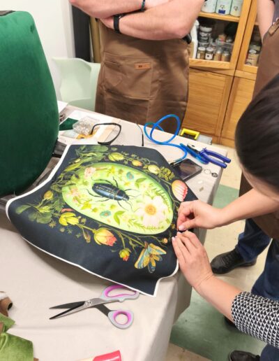 tapicerowanie oparcia krzesla